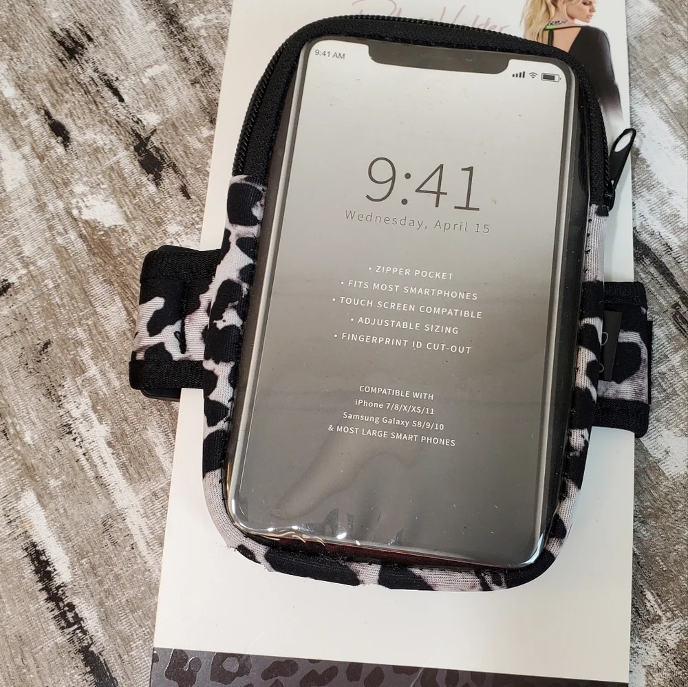 Jessica Simpson Armband Cell Phone Holder, leopard Print